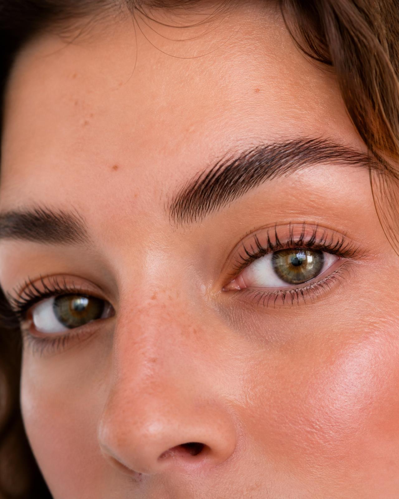 Regard sublimé après un rehaussement de cils